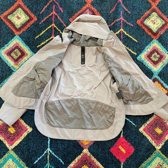 Lululemon Lilac Rain Jacket ☔️ - Picture 6 of 7